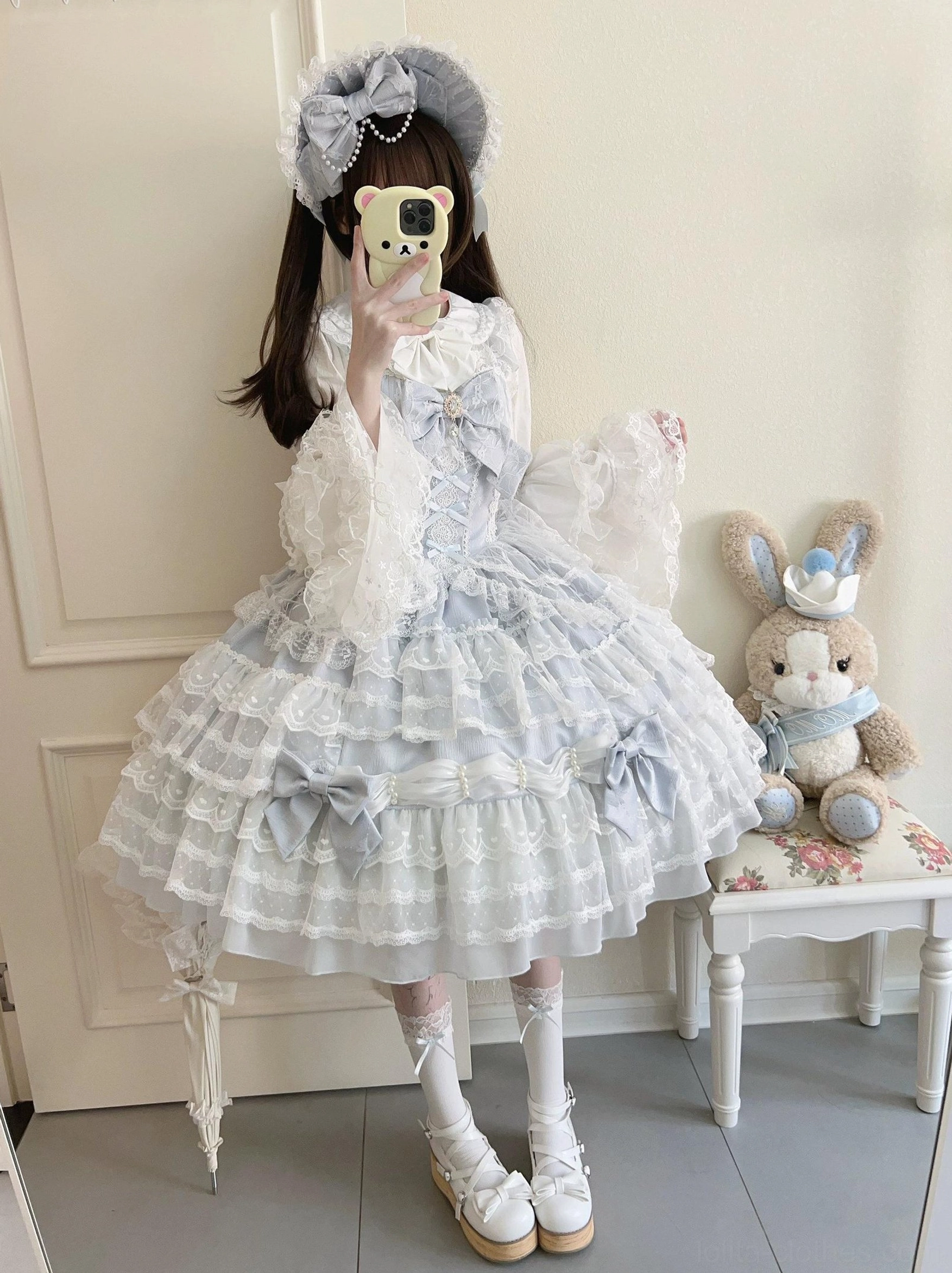 Dream Prelude Lolita jumper skirt adjustable back shirring and lace-up back design detail showing corset construction
