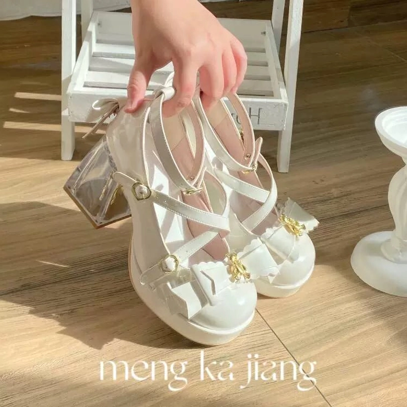 Sweet lolita platform heels patent leather finish close-up, glossy PU material surface, light reflection quality, sophisticated shine, premium material appearance, professional lolita aesthetic