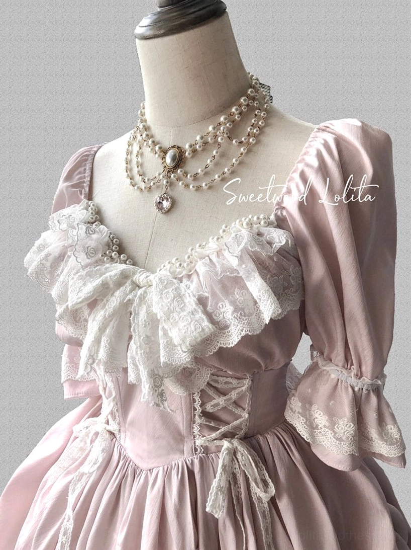 Dusty pink French Lolita OP dress with square neck puff sleeves and large lace bow decoration, half-body close-up dress form with pearl necklace
