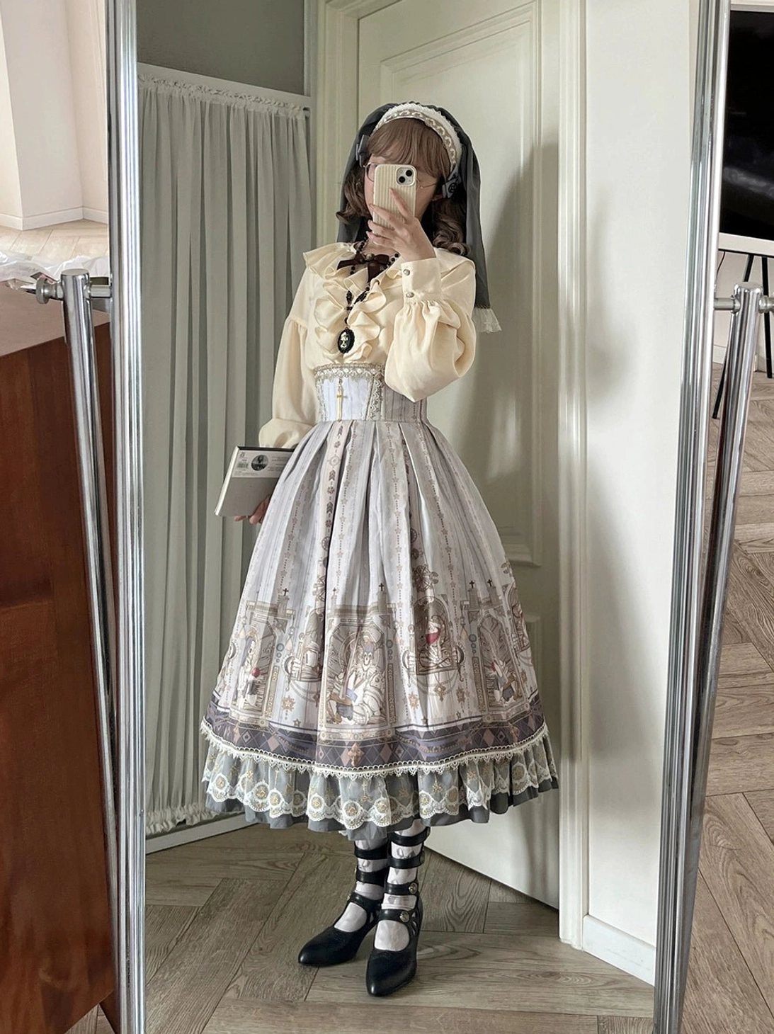 Fishbone gothic lolita skirt YKK zipper water soluble lace construction detail material quality close up