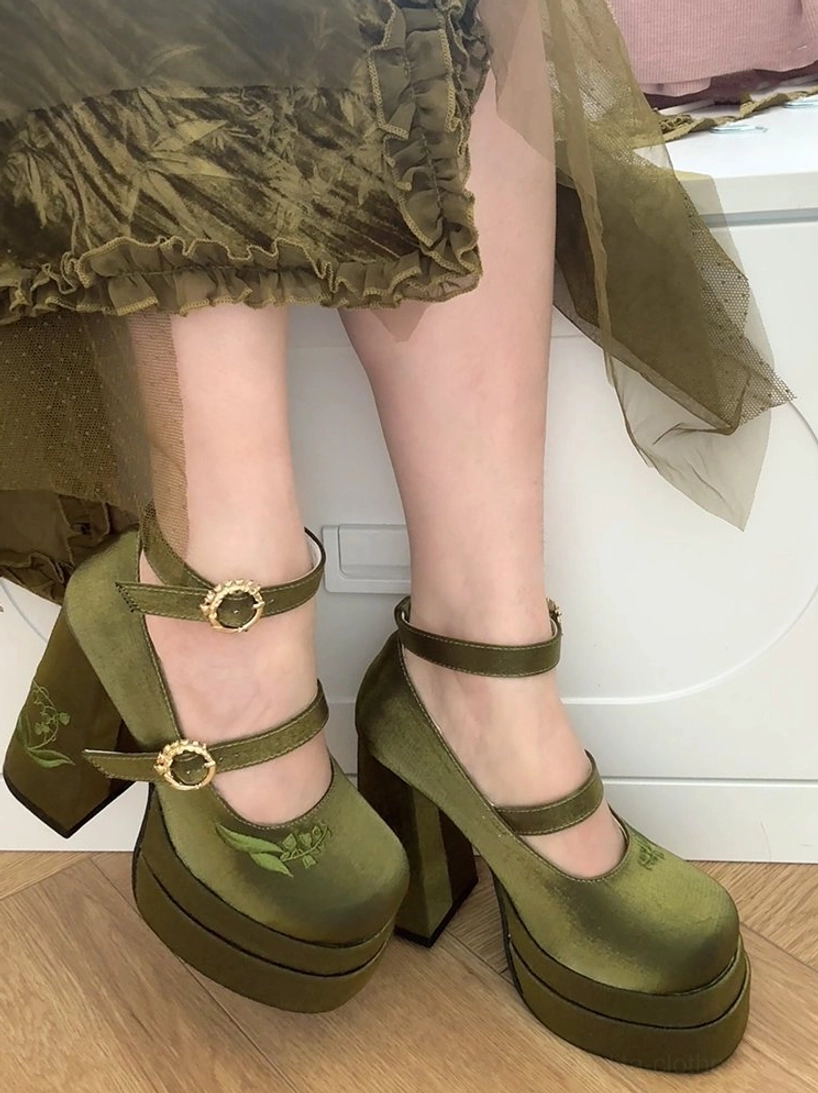Floating dream lily lolita platform heels size chart and fit guide, showing heel height specifications, platform measurements, and comfort recommendations