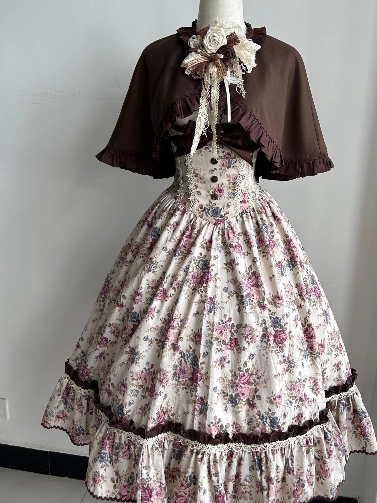 Floral Reverie Old School Lolita jumper skirt dress petticoat compatibility volume silhouette recommendations
