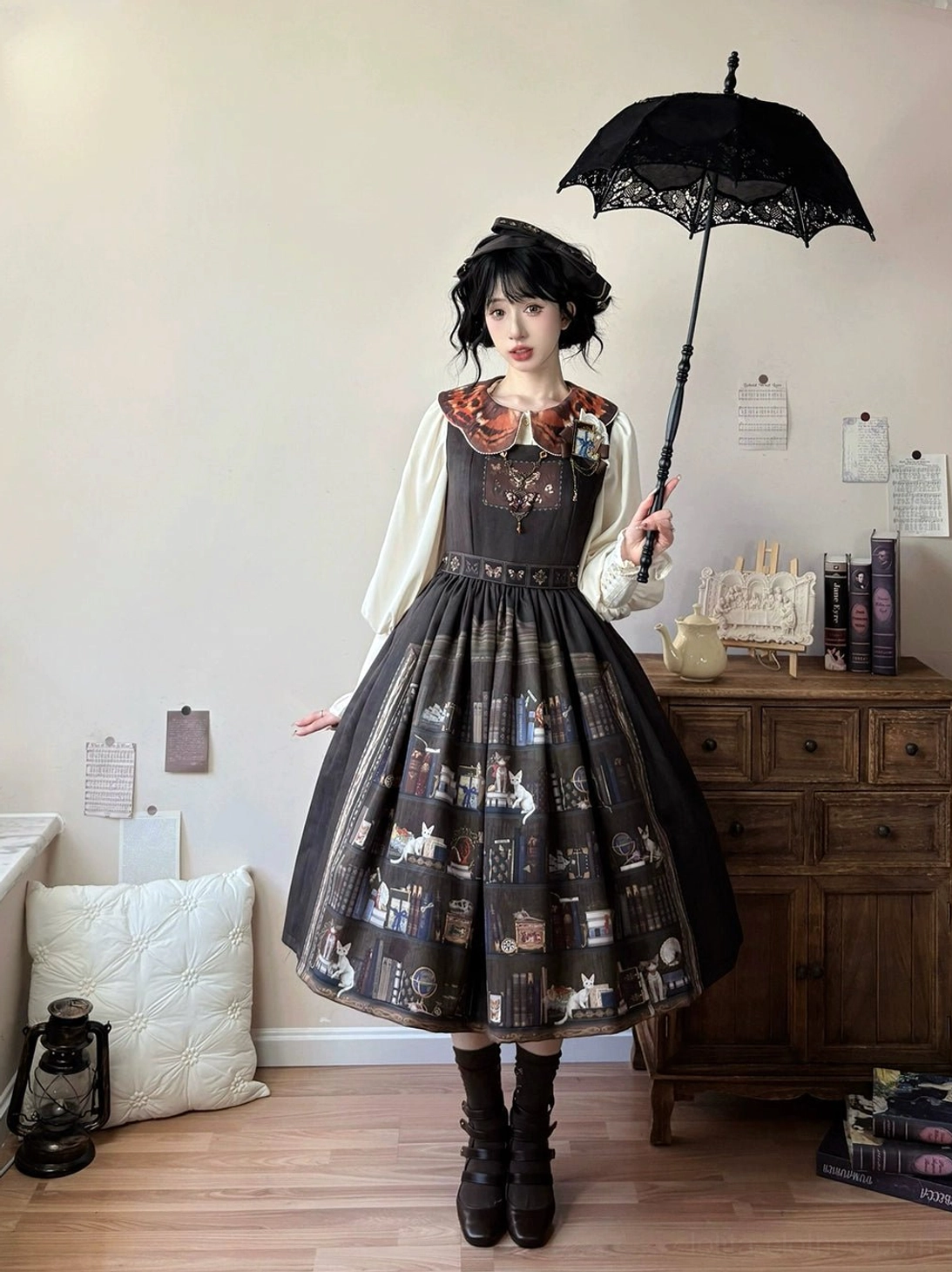 Classic Lolita JSK dress detail shot back elastic shirring lace-up customization feature
