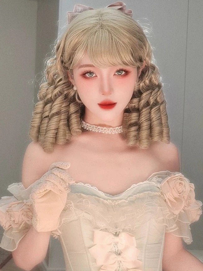 Golden yellow lolita ringlet curly wig front half-body view retro camisole wide-brimmed hat pearl necklace