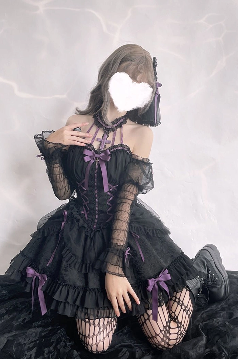 Gothic Lolita arm sleeves pair with dimensional sheer mesh ruffles and ribbon bow accents, separate sleeves design for maximum Lolita coordinate versatility