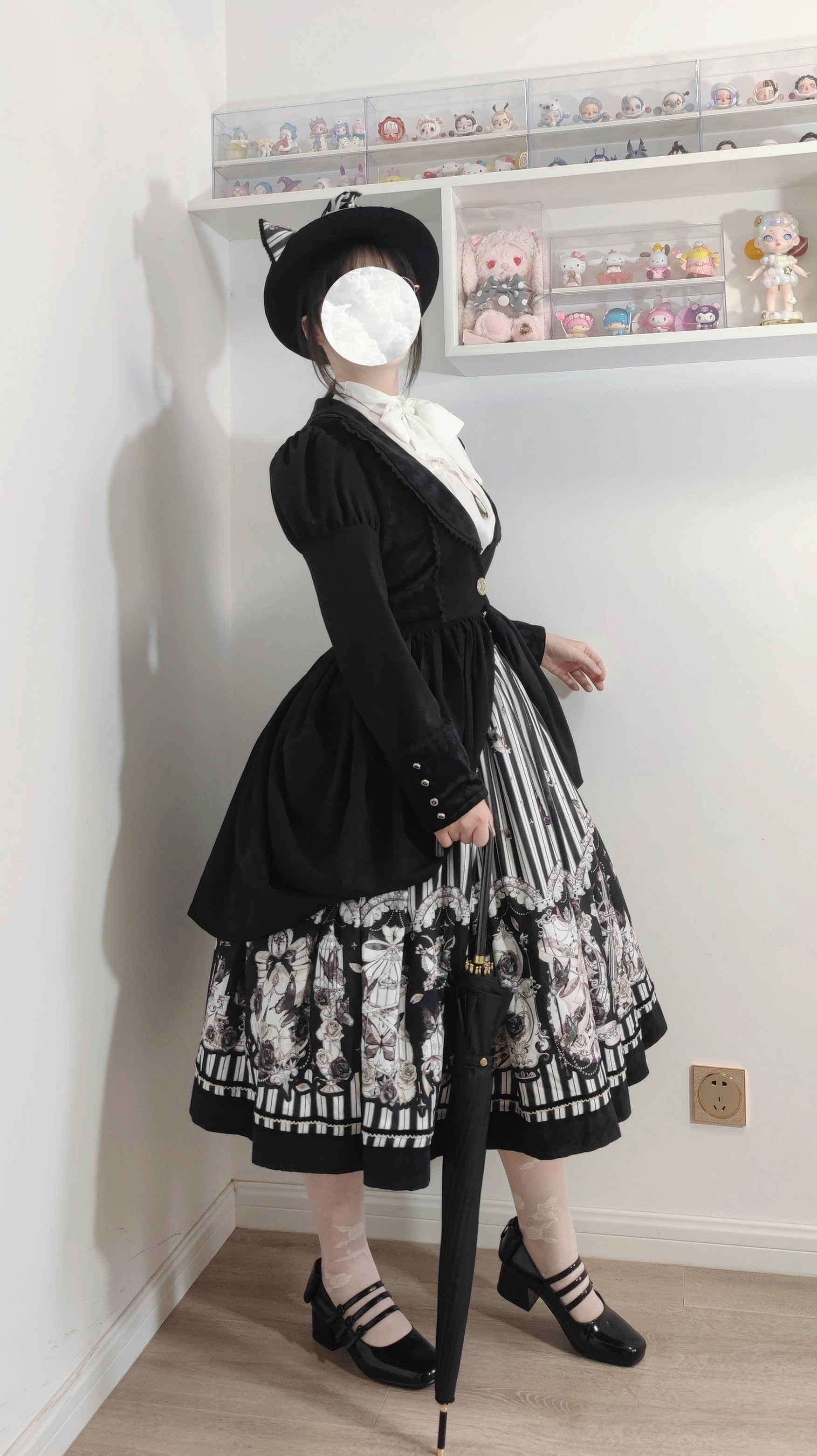 Gothic Lolita blouse black cotton polyester blend material texture quality detail sleeve design
