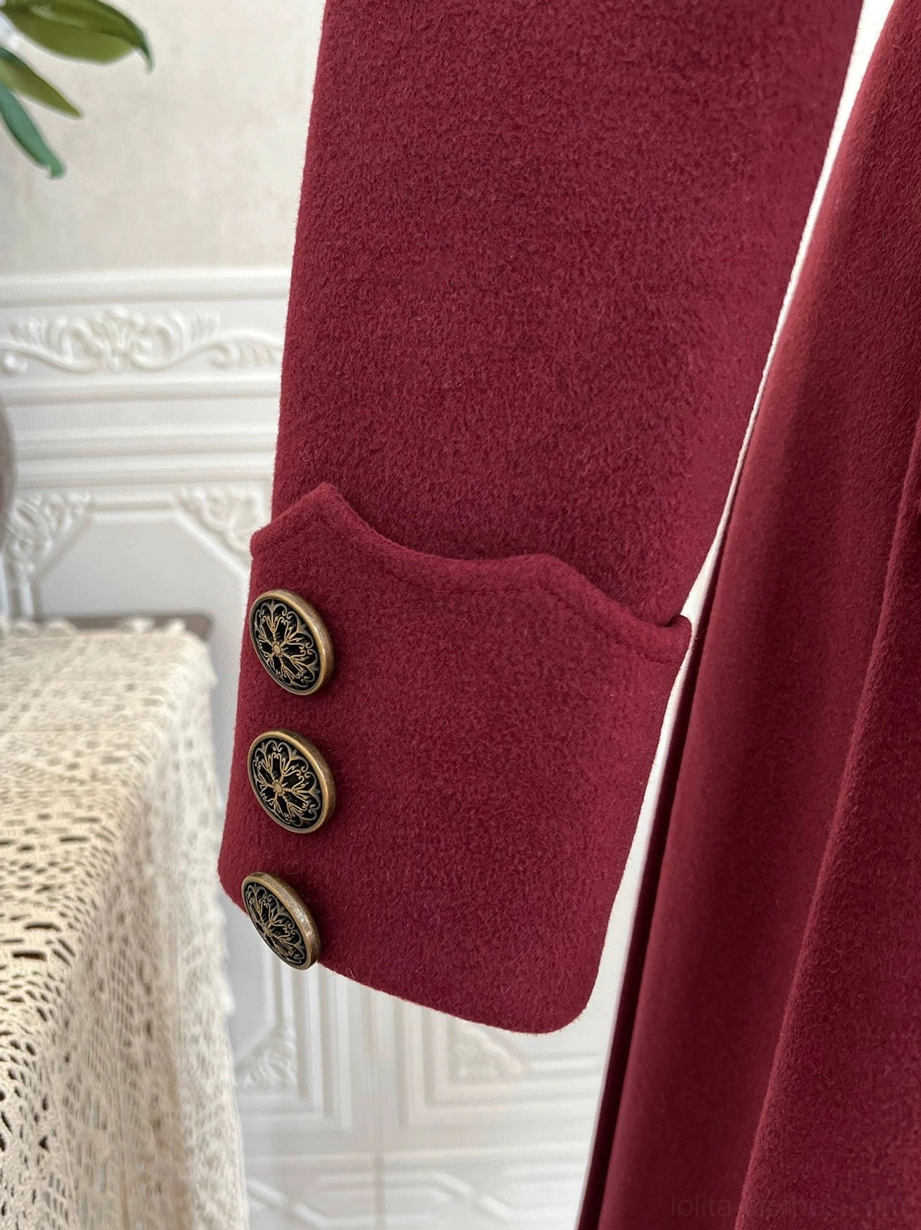 Burgundy velvet coat functional pockets detail gothic ouji lolita winter coat set tailored silhouette practical aristocratic prince lolita styling