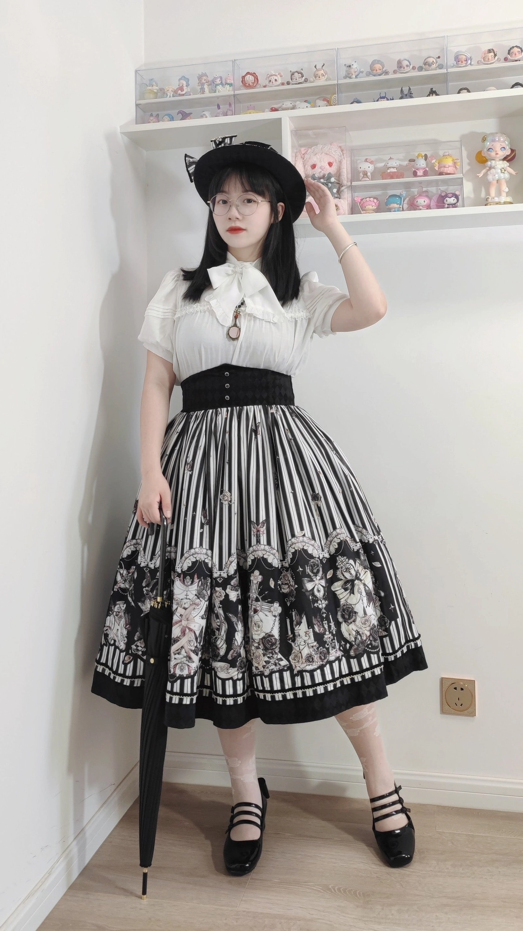 Gothic Lolita coat arm hole and sleeve attachment construction quality professional tailoring
