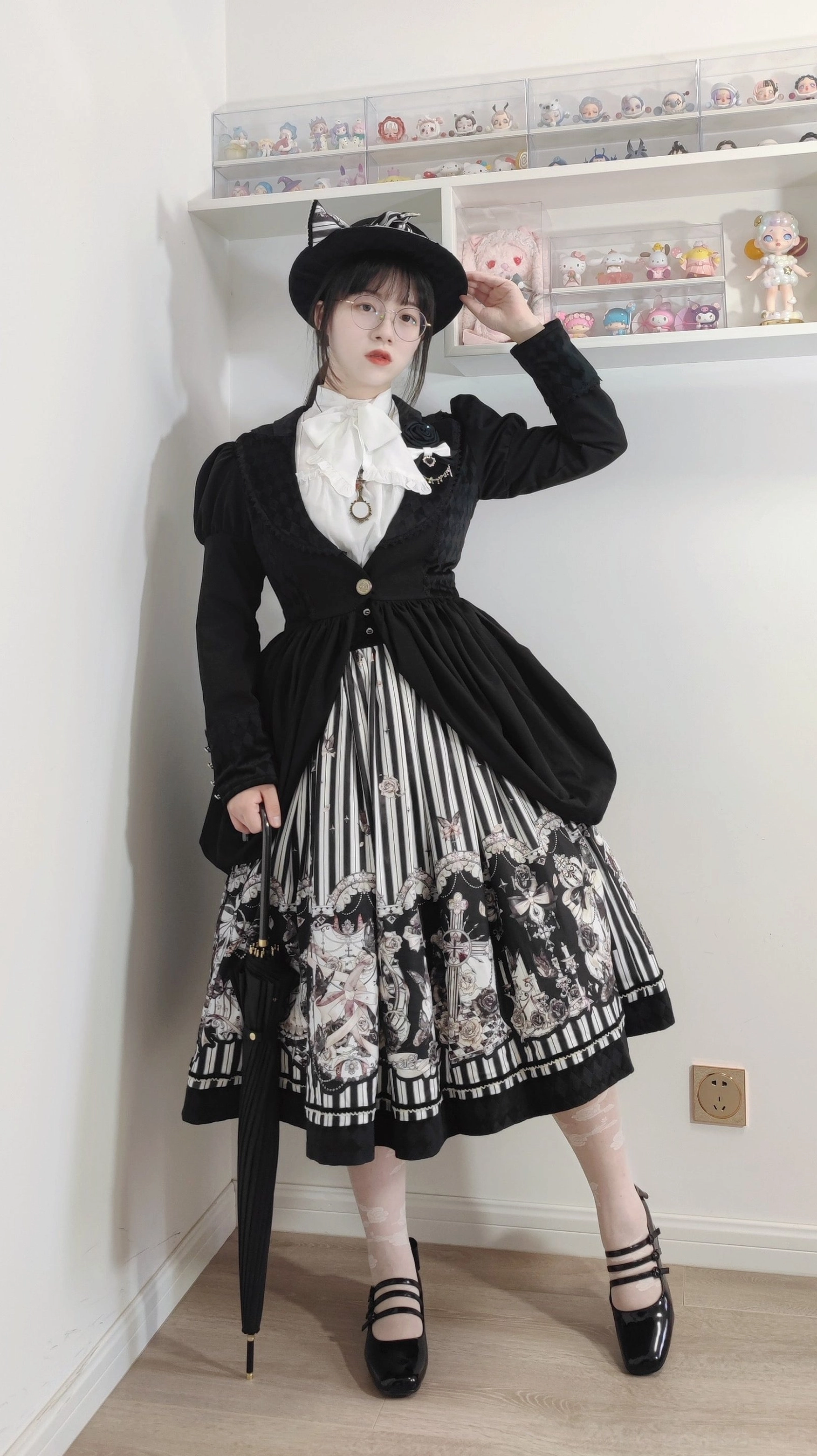 Gothic Lolita complete ensemble coordination styled full set coat blouse JSK skirt integrated look