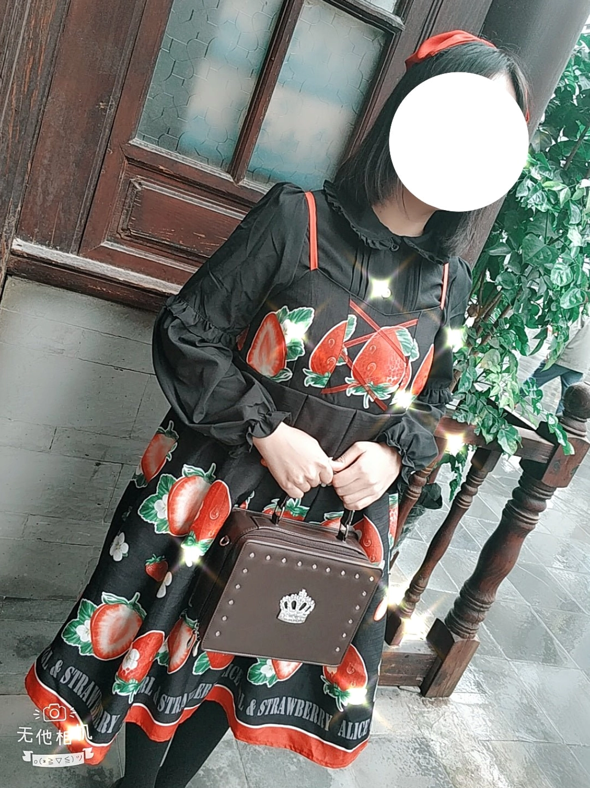 gothic lolita crown handbag structural detail view reinforced top handle jeweled crown attachment red rose bow pu leather construction quality craftsmanship