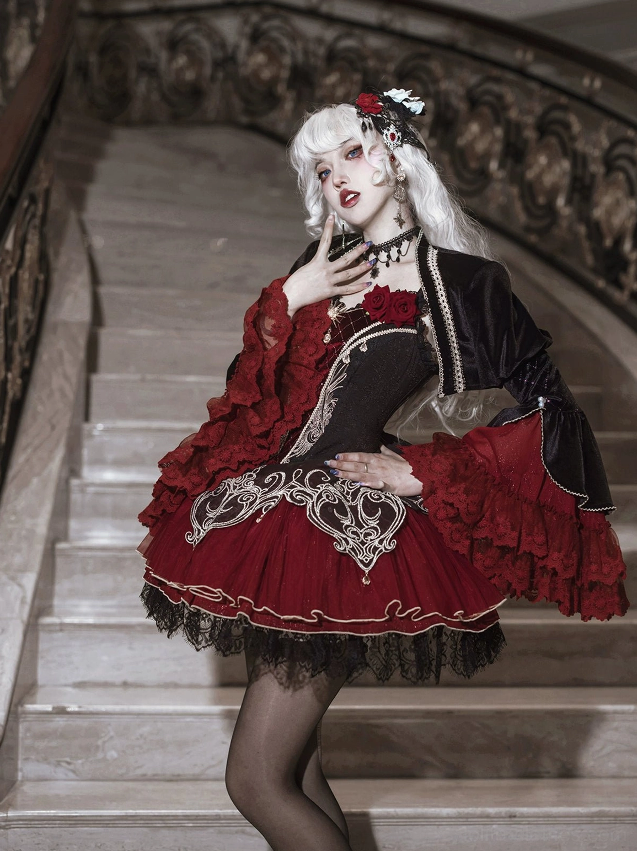Gothic lolita JSK suit asymmetric ruffled red flare sleeve solid black velvet sleeve three-quarter view