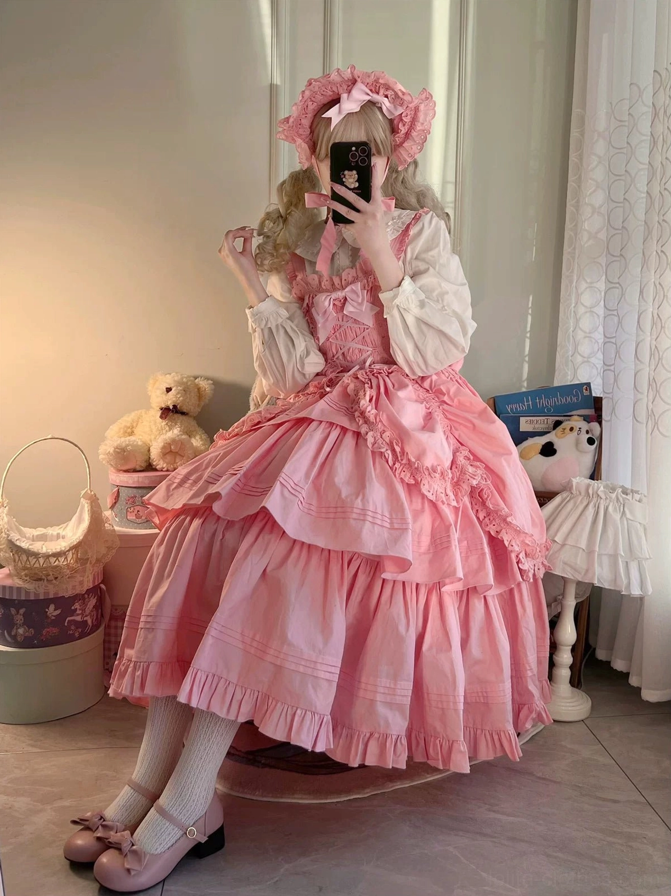 Close-up of Gothic Lolita JSK back bow construction and large decorative detachable bow design with pin fastener