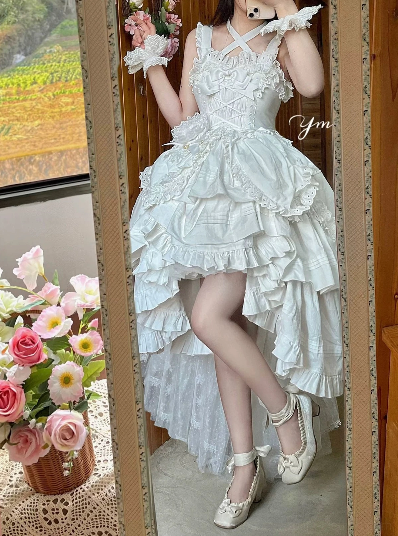 Online community forum discussion showcase about Gothic Lolita JSK experiences and recommendations