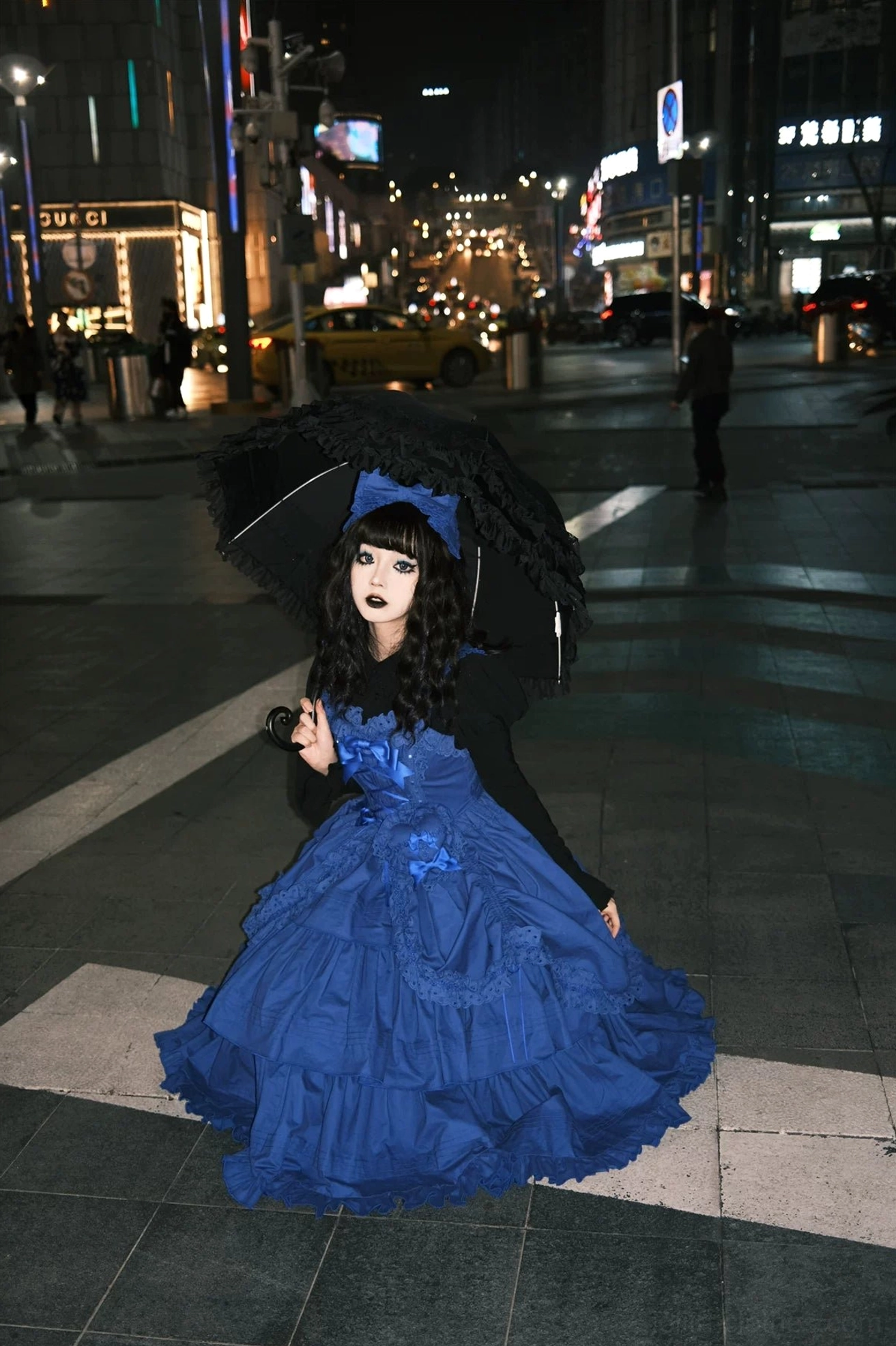 Convention and meet-up styling inspiration showing Gothic Lolita JSK worn in alternative fashion community setting