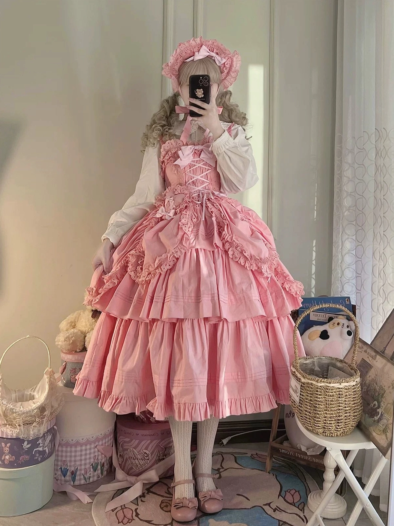 Close-up of Gothic Lolita JSK elastic waist and back shirring construction demonstrating fit accommodation for various body shapes