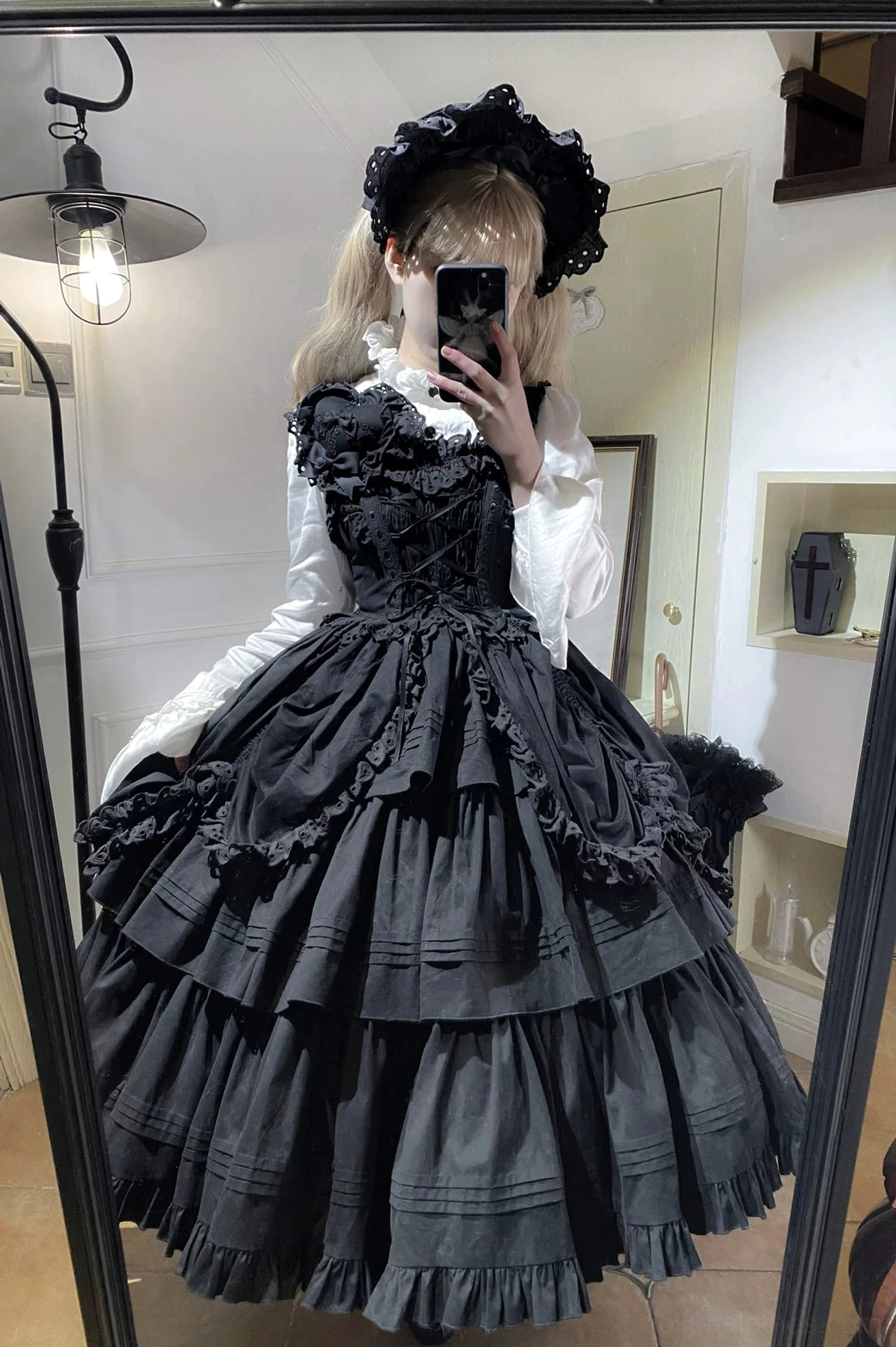 Footwear styling guide image showing recommended shoe styles and legwear for Gothic Lolita JSK coordinates