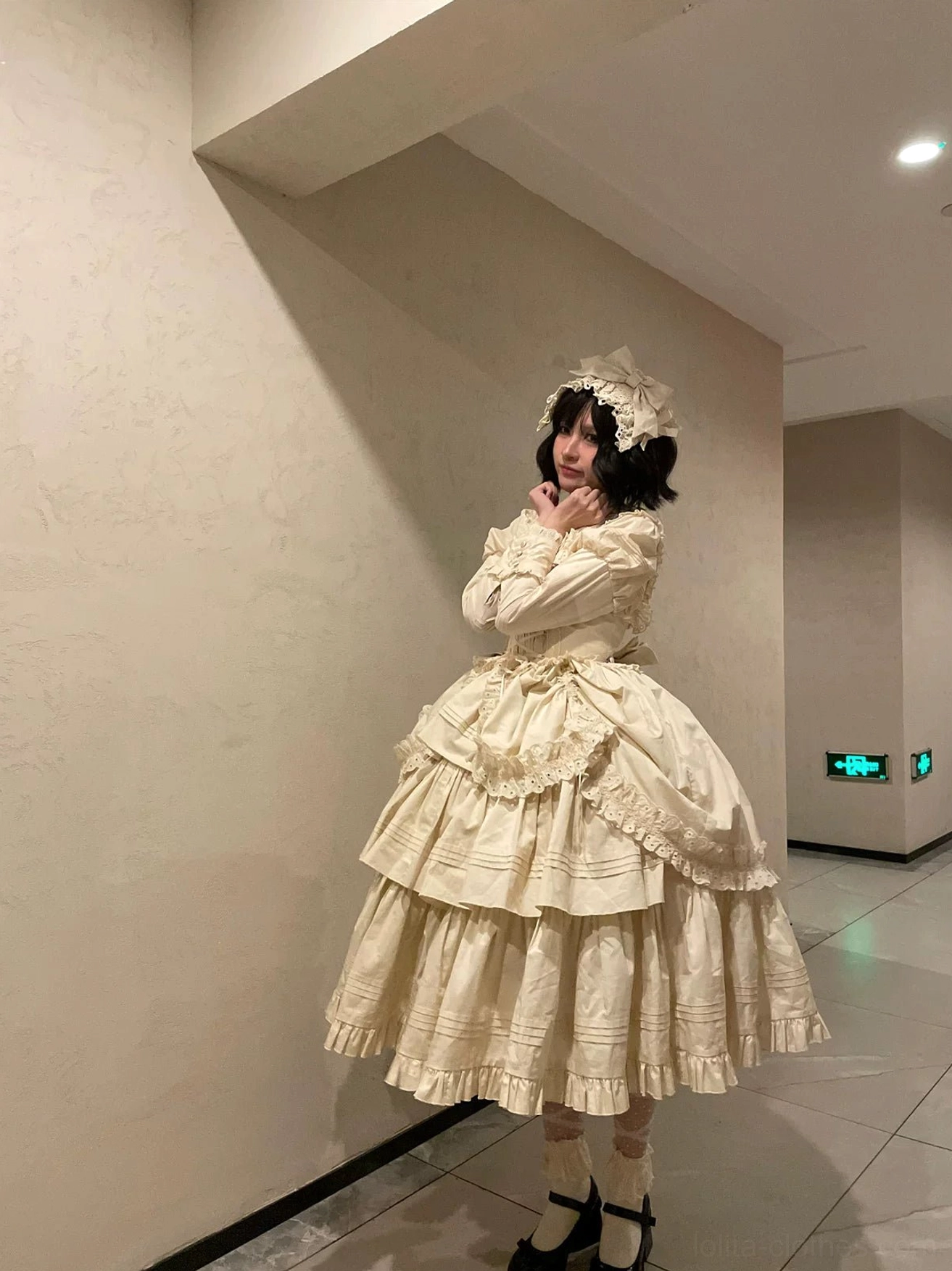 Photography tutorial image demonstrating how to photograph Gothic Lolita JSK for social media and online sharing