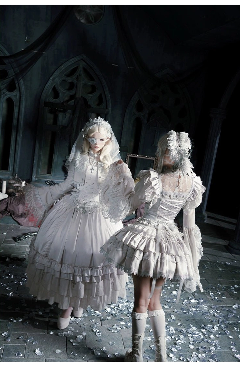 Gothic lolita model wearing long SK set full body styling demonstration expandable skirt crossed ruffles