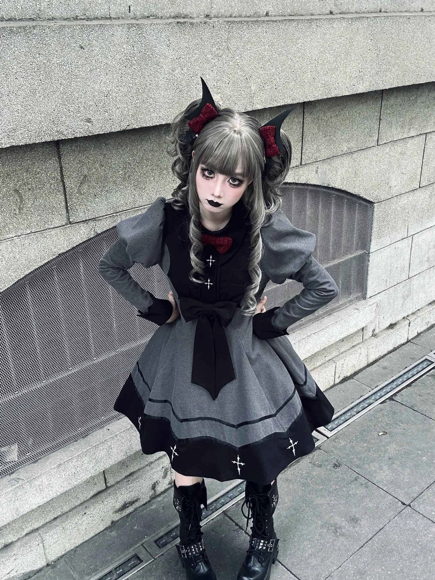 Bat-inspired halloween gothic lolita OP dress bat-wing trimmed sleeves detail puffed juliet sleeves black cuffs