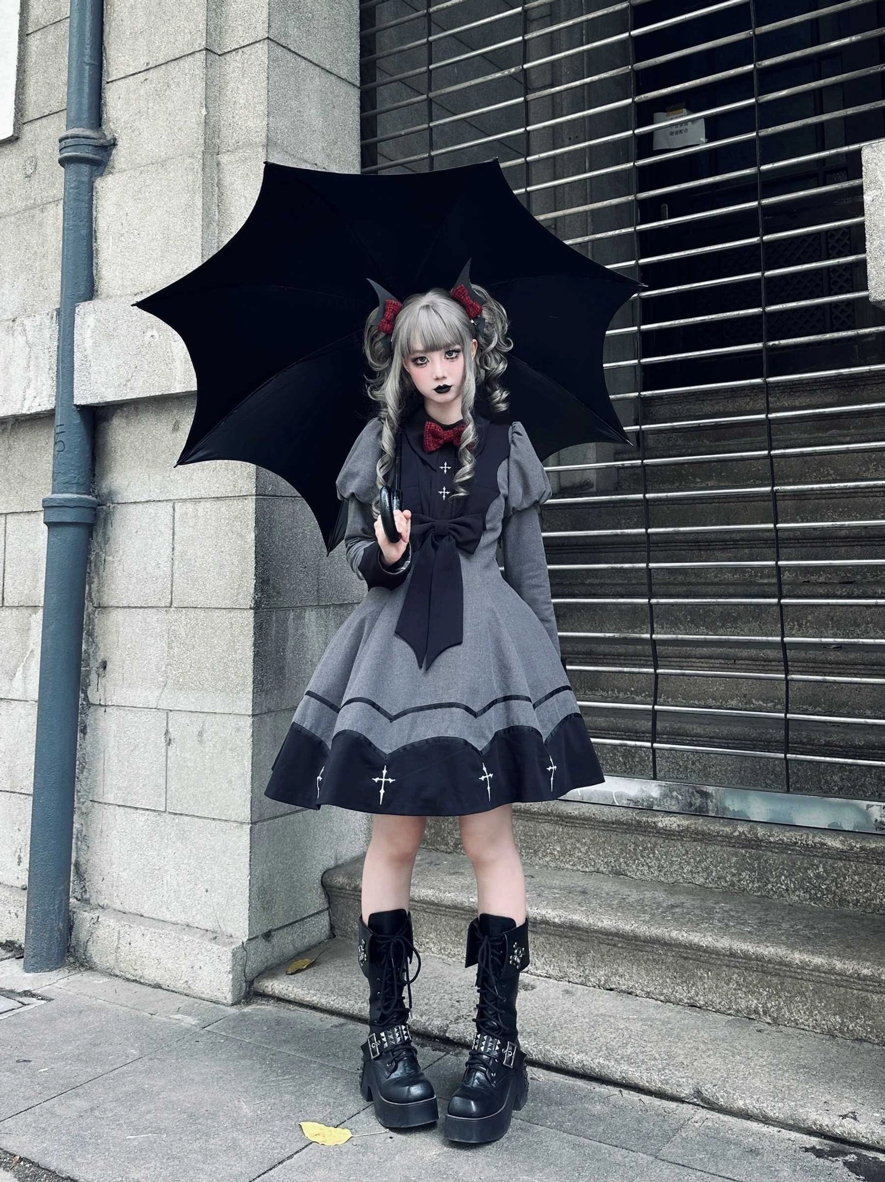 Gothic lolita OP dress luxurious black waist back bow decorative elements dramatic silhouette theatrical design