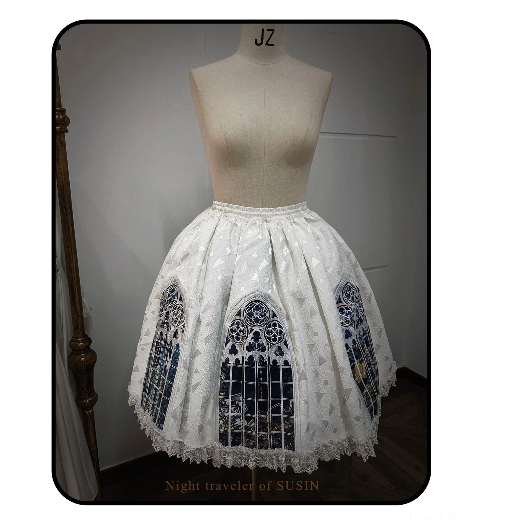 Gothic lolita princess shirt drop neckline lace waist embroidery pointed hem detail showcase