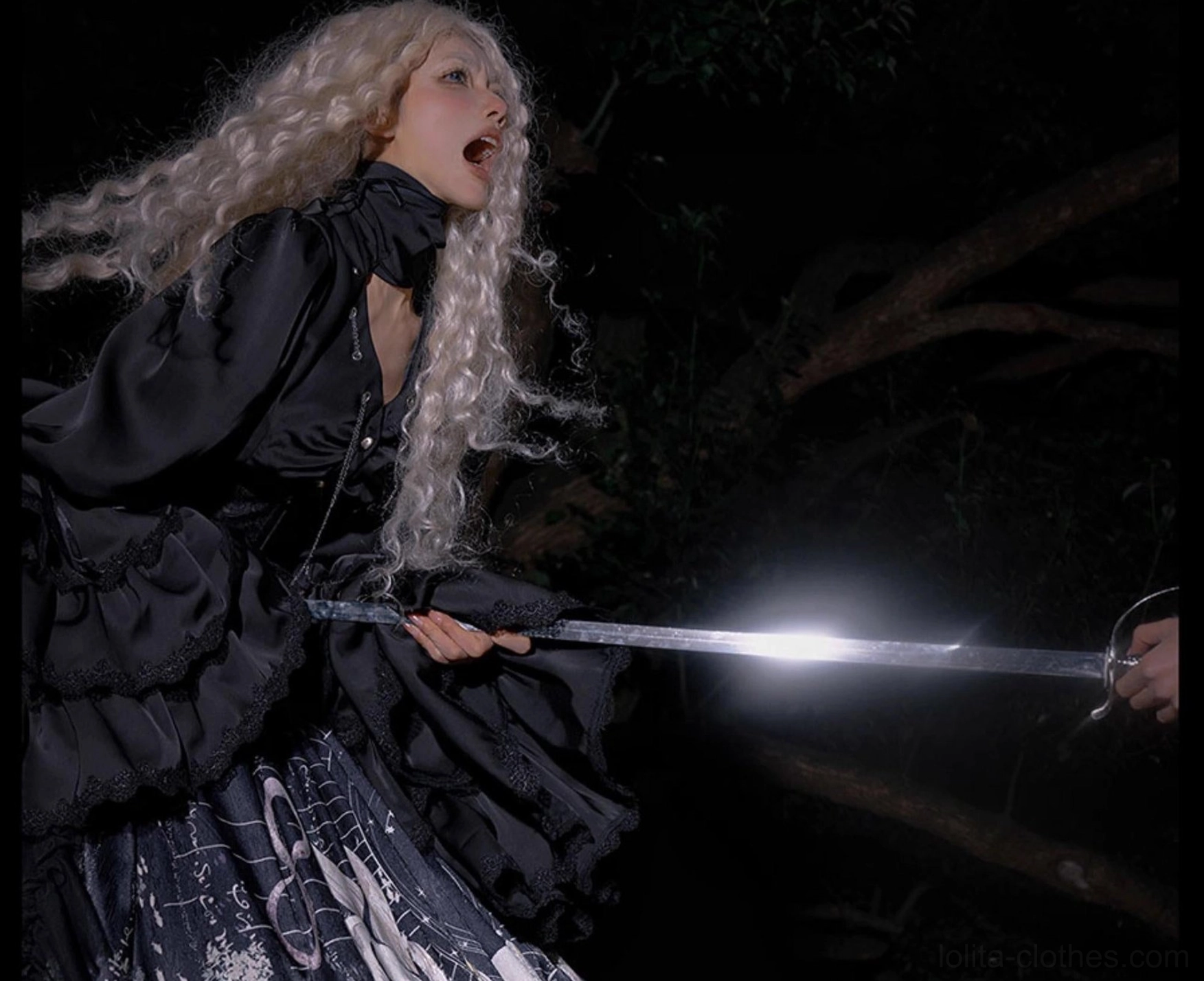 Gothic Lolita shirt and skirt set without trailing veil configuration portable elegant option