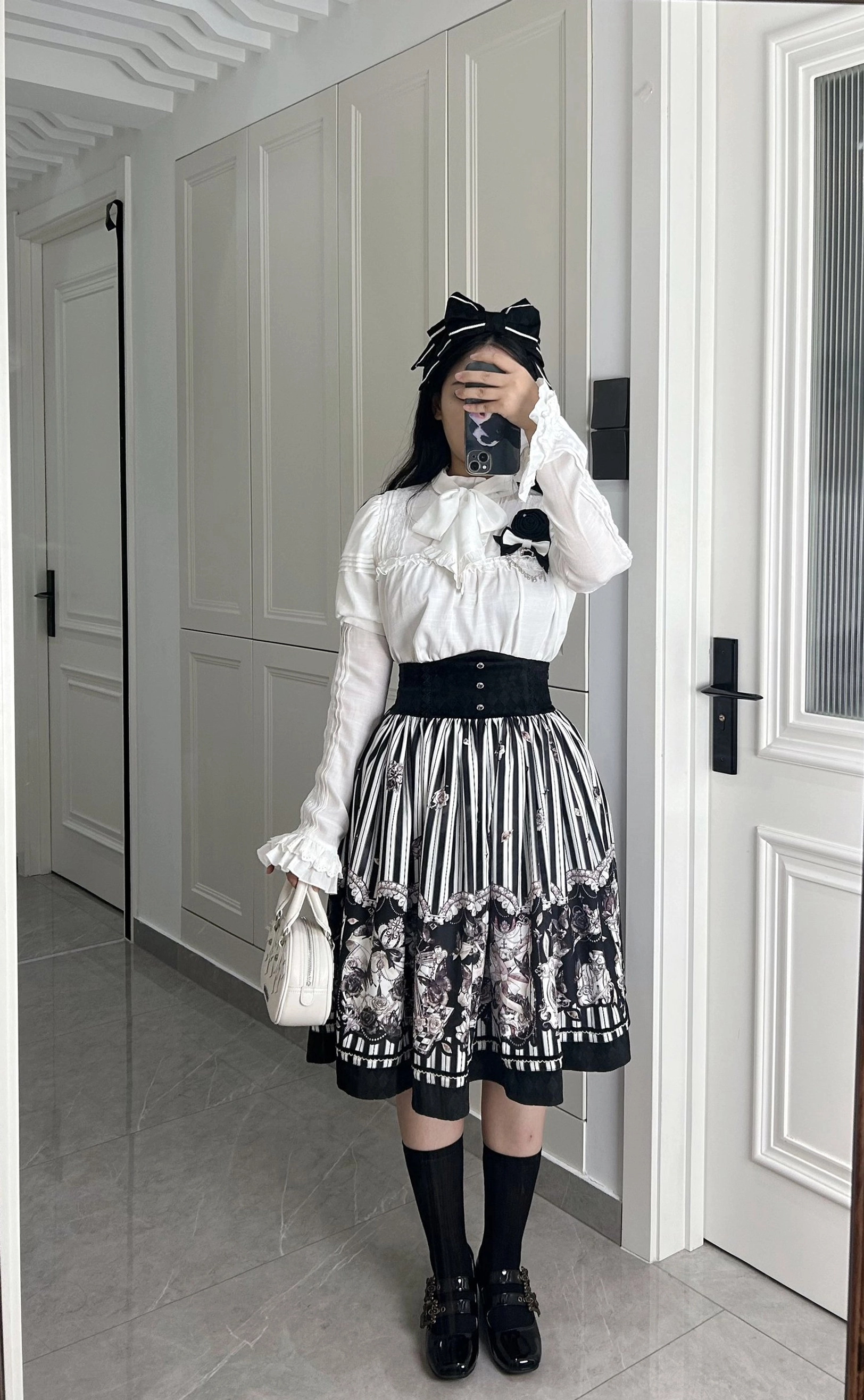 Gothic Lolita SK skirt drawstring detail adjustable waist fit flexibility comfort design feature