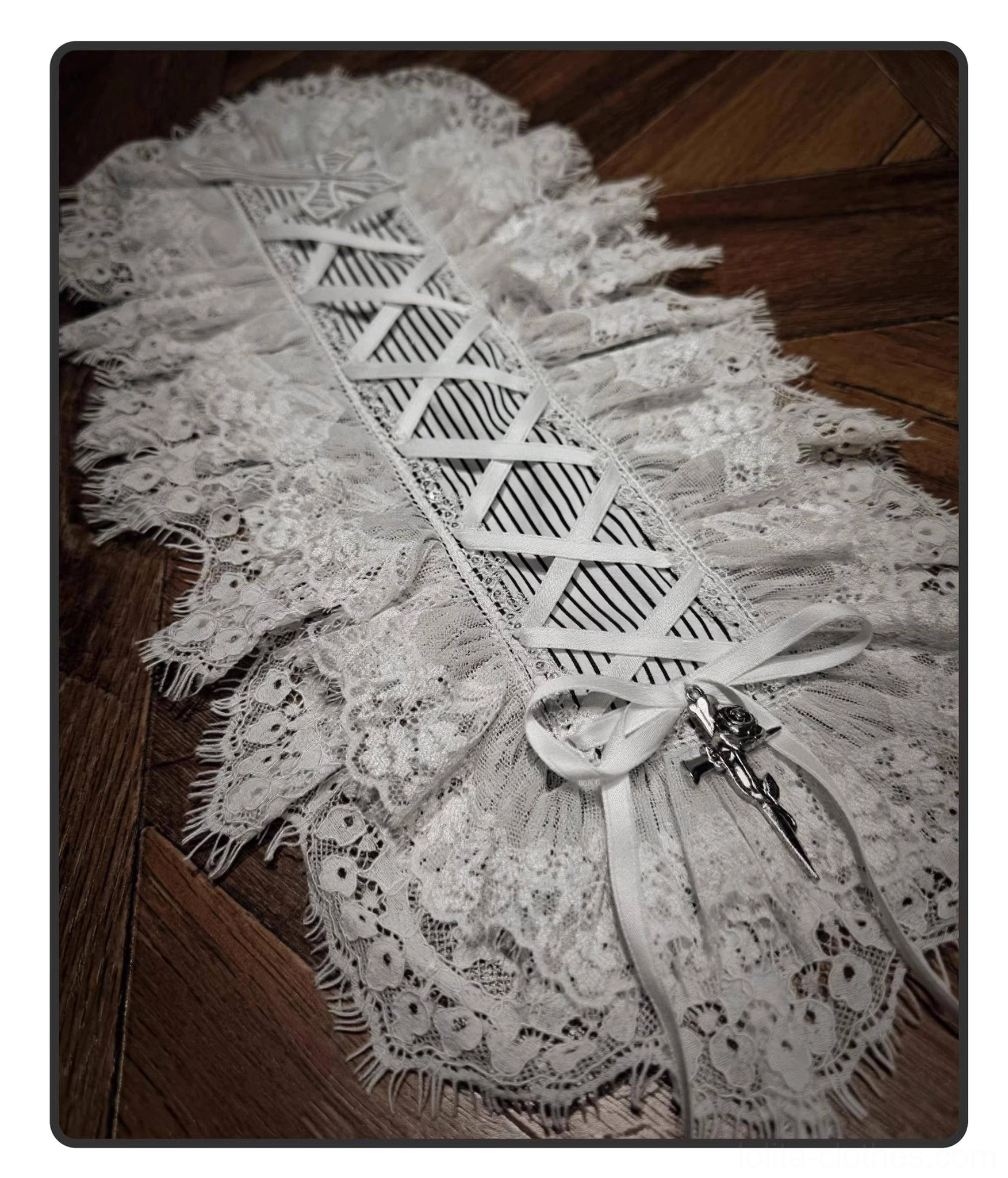 Gothic Lolita striped coordinated set showing Peter Pan collar and multi-layered skirt construction