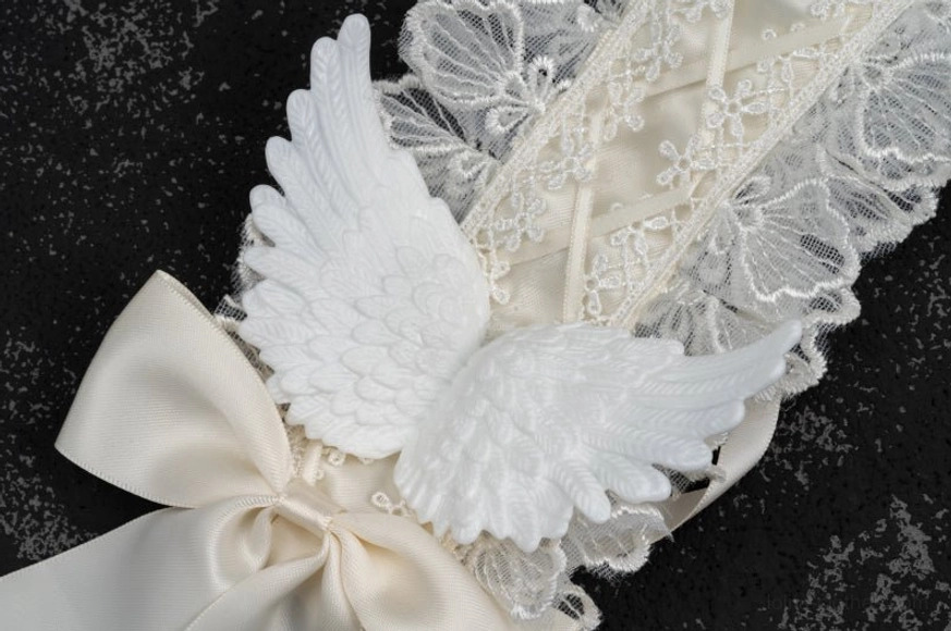 Lolita white lace angel wings gothic hairband care and maintenance instruction visual, demonstrating proper handling and cleaning recommendations