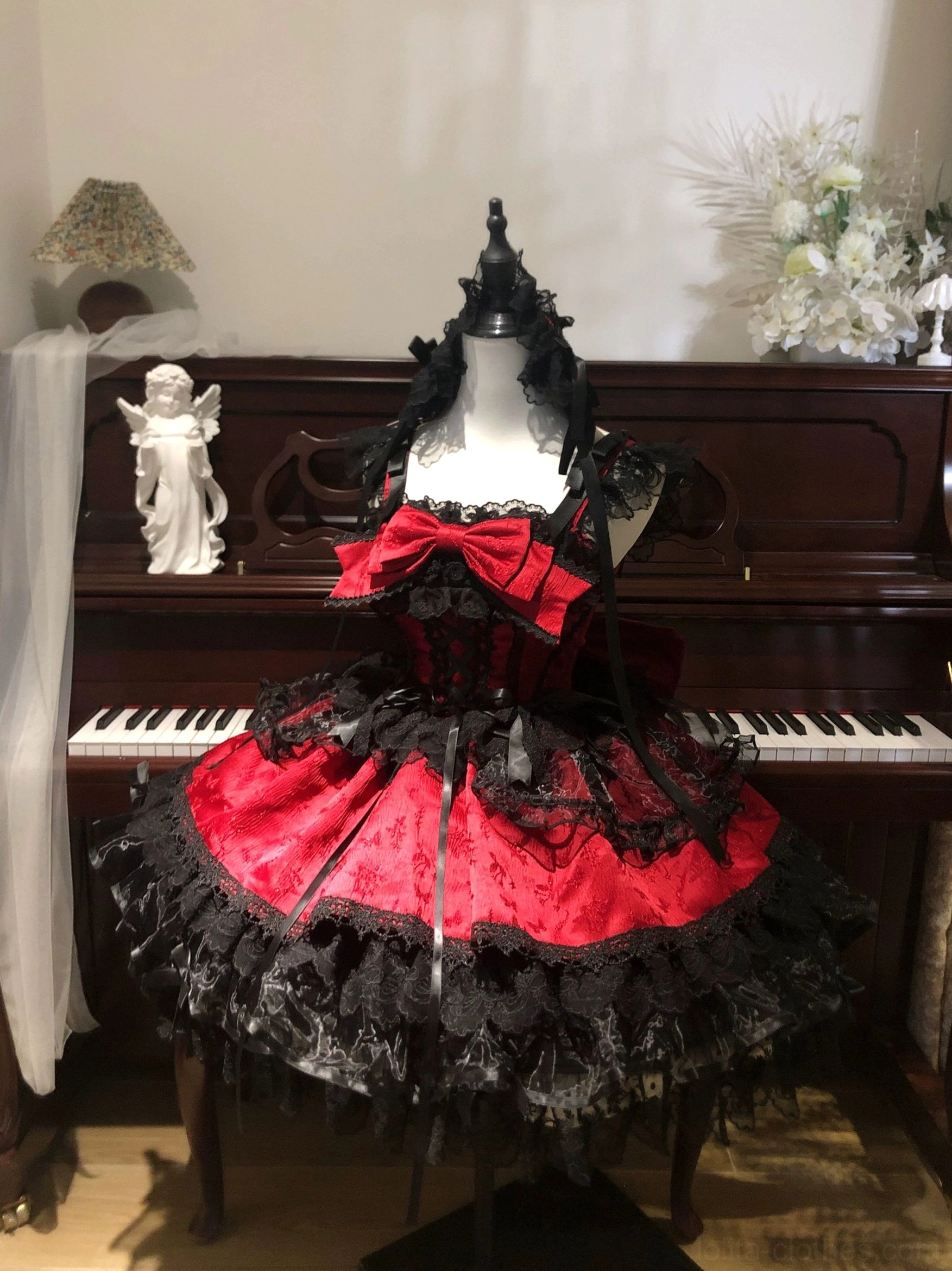 Gothic sweet lolita ballet jumper dress JSK black red color front full view ruffled tulle hem red bow fitted corset