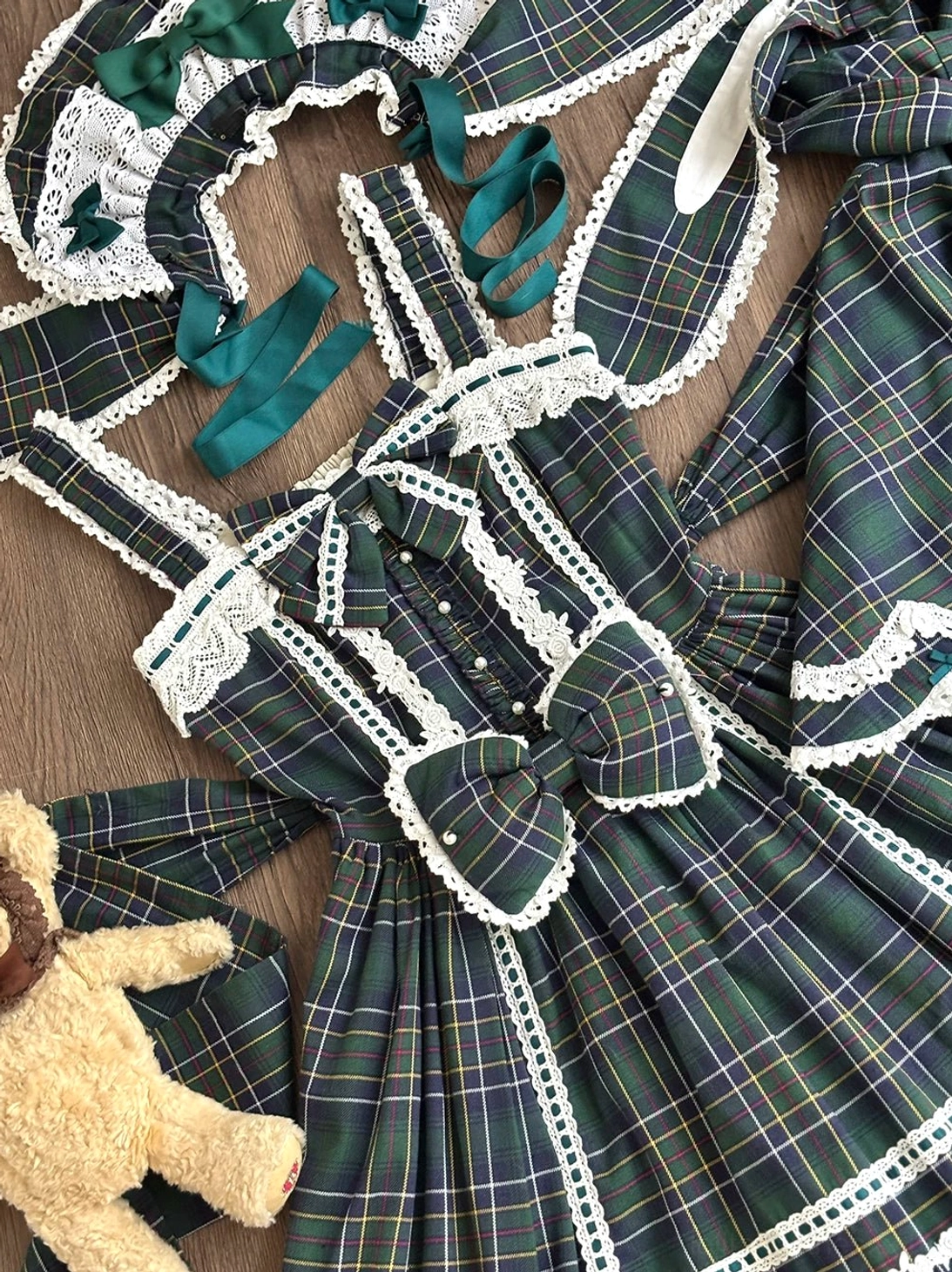 Green tartan old school lolita JSK dress versatile styling multiple coordinate interpretations wardrobe foundation piece