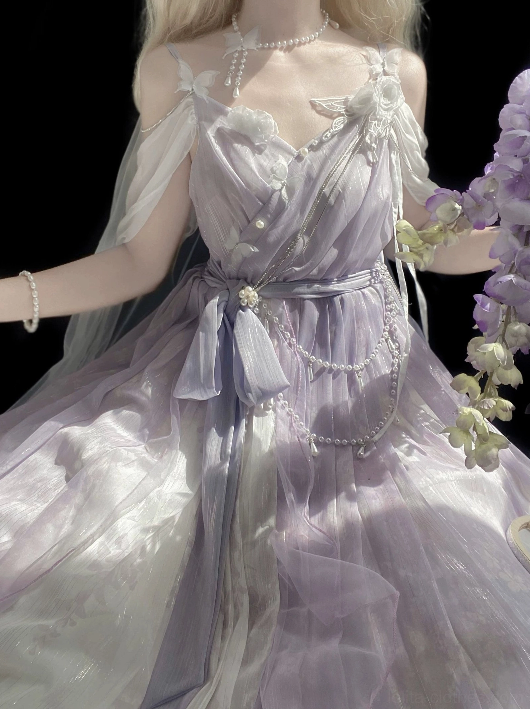 Pearl waist chain accessory detail of Han Lolita JSK showing decorative elements and shine