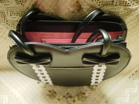 Heart-shaped Lolita tote bag exterior pocket front rear storage quick-access design feature