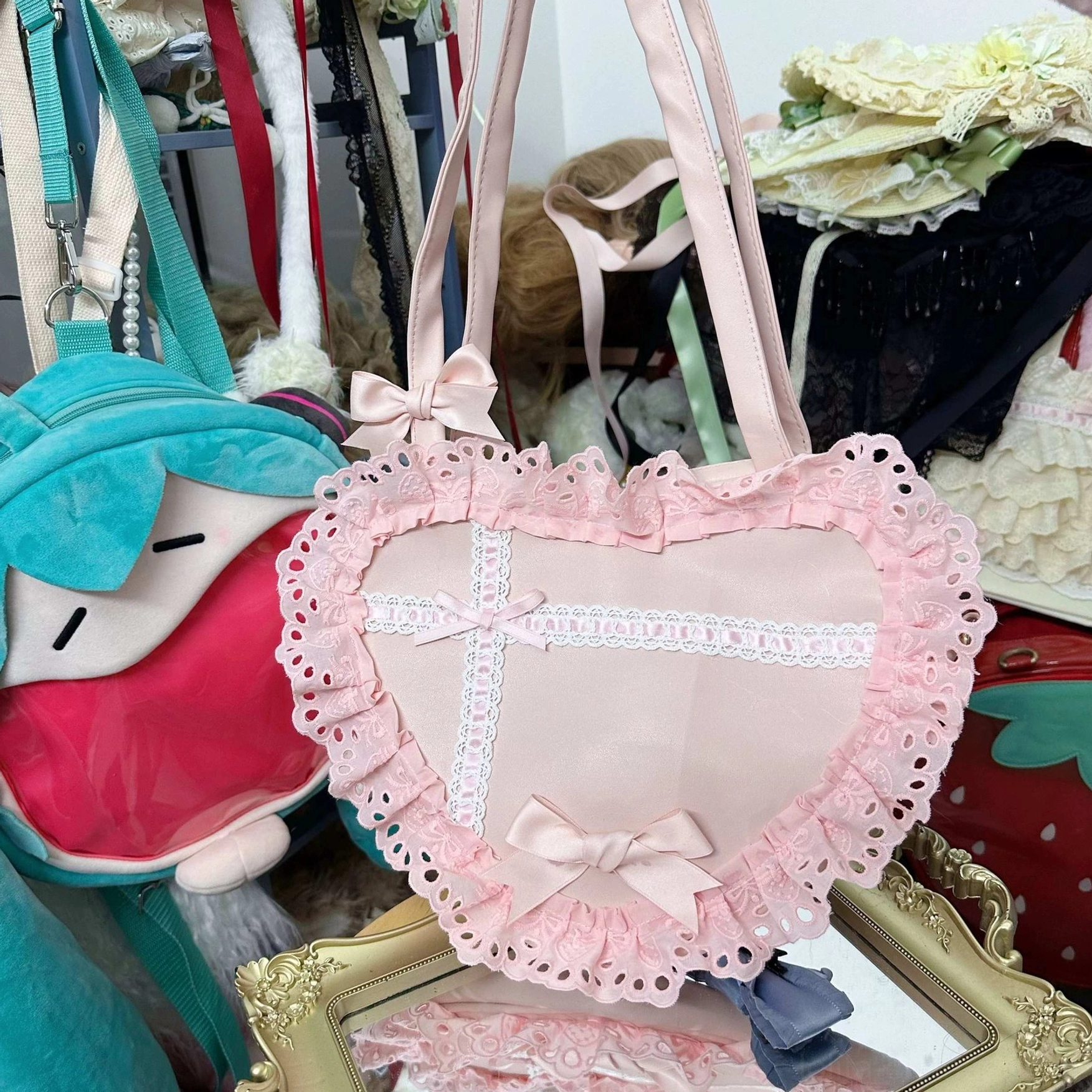 heart-shaped lolita handbag style guide coordinate inspiration sweet lolita aesthetic
