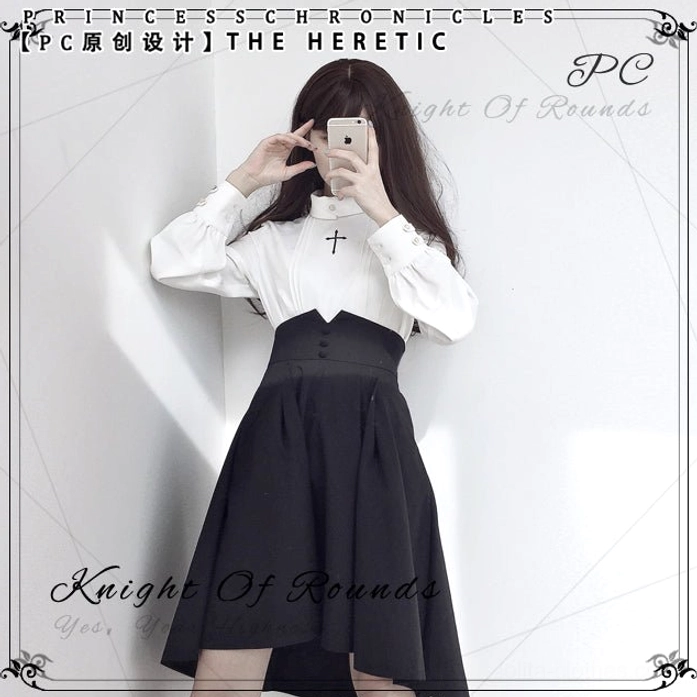 The Heretic gothic lolita two-piece suit model wearing mirror selfie black white coordinate classic design