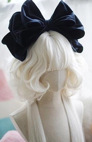 Jellyfish lolita wig with alternative styling options and complementary lolita accessories for creative coordination inspiration