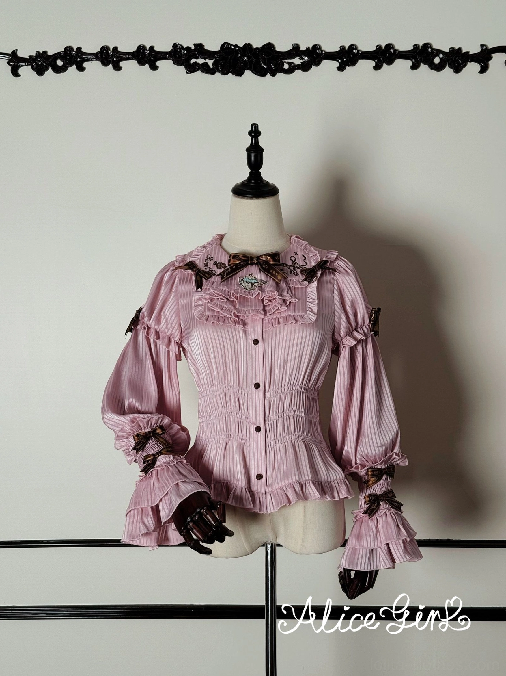 Lavender pink long sleeve kawaii lolita blouse with frilled neckline and pleated sleeve details front display