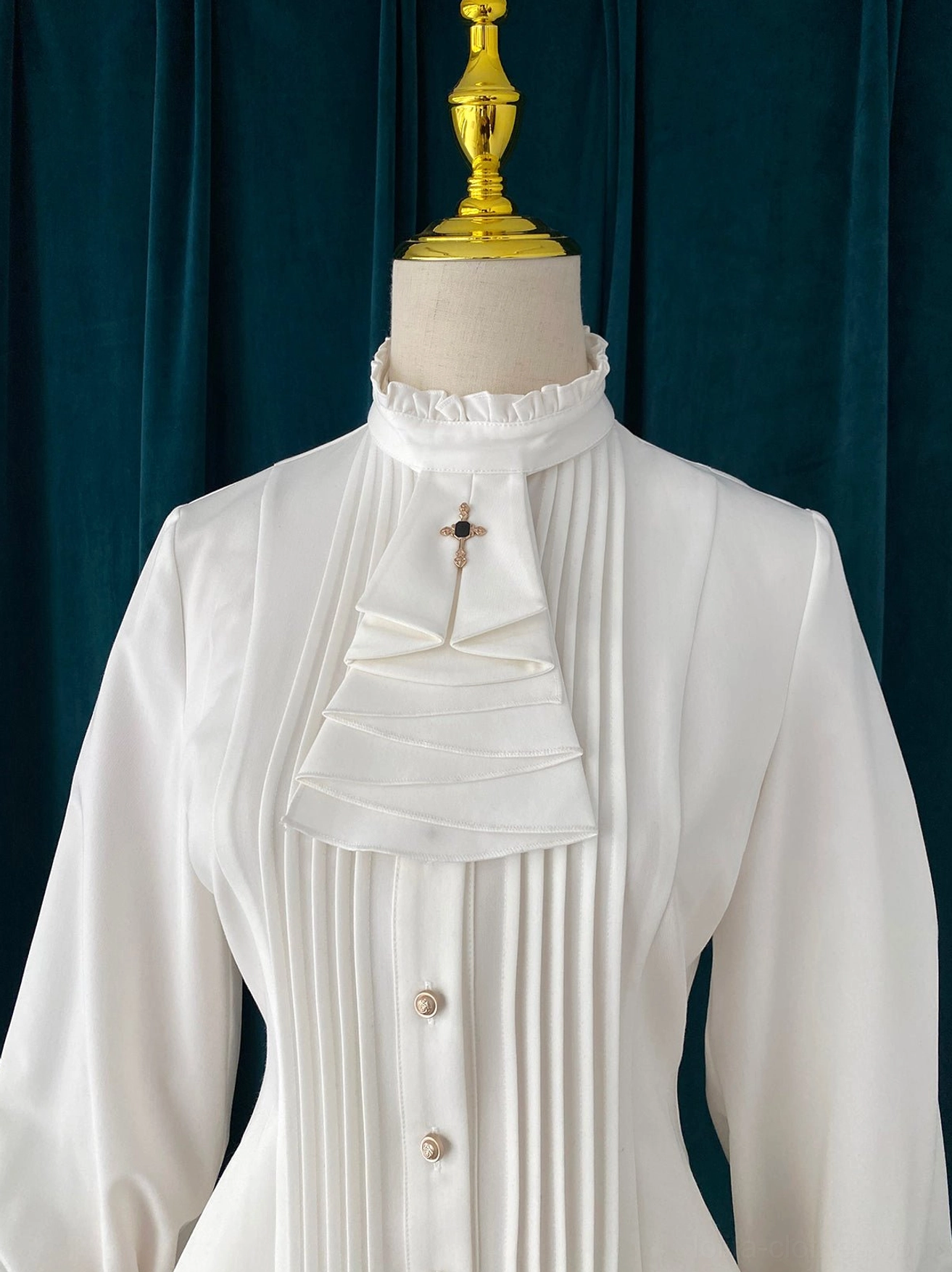 Light apricot mutton sleeve Lolita blouse full-body front view dress mannequin soft Lolita aesthetic styling