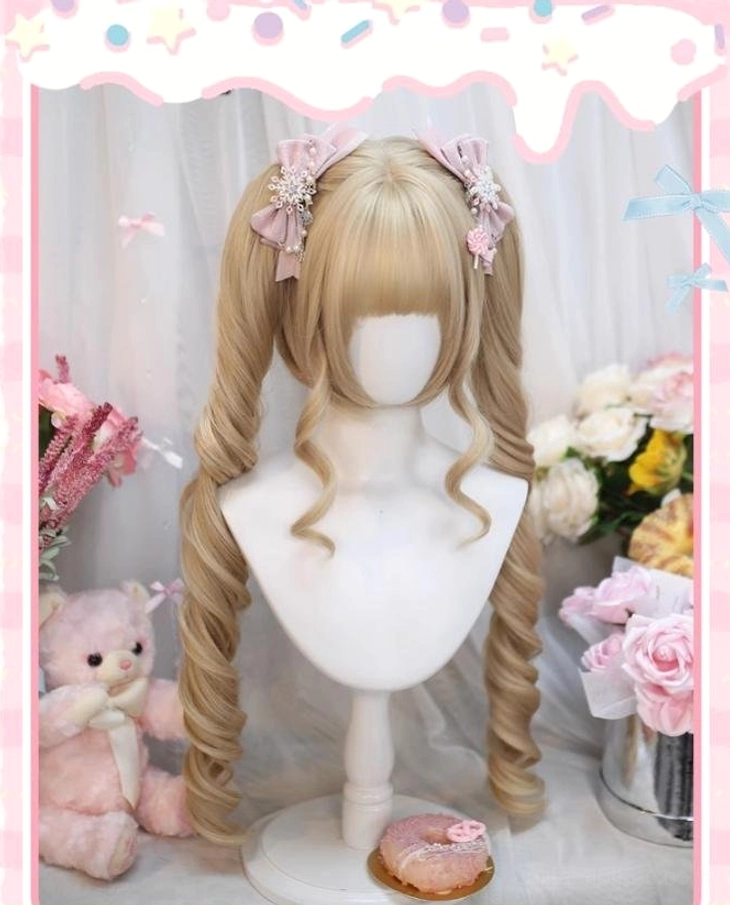 Light golden blonde Lolita basic wig without twin tails, front full shot on display mannequin showing neat air bangs, natural curly hair ends, and pink flower bow hair clips on bangs area