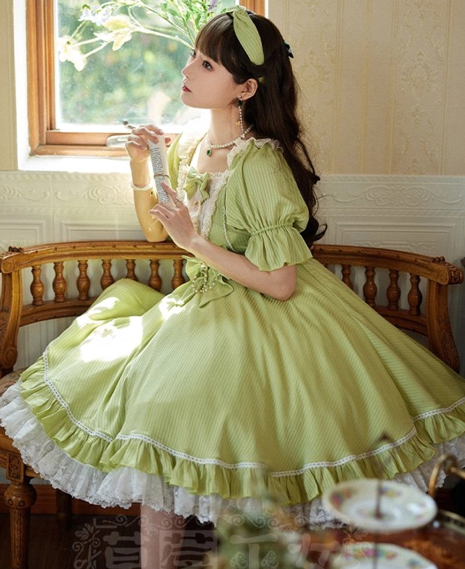 Light green lolita OP dress full-body front view nature-inspired color unique lolita aesthetic romantic idealism expression