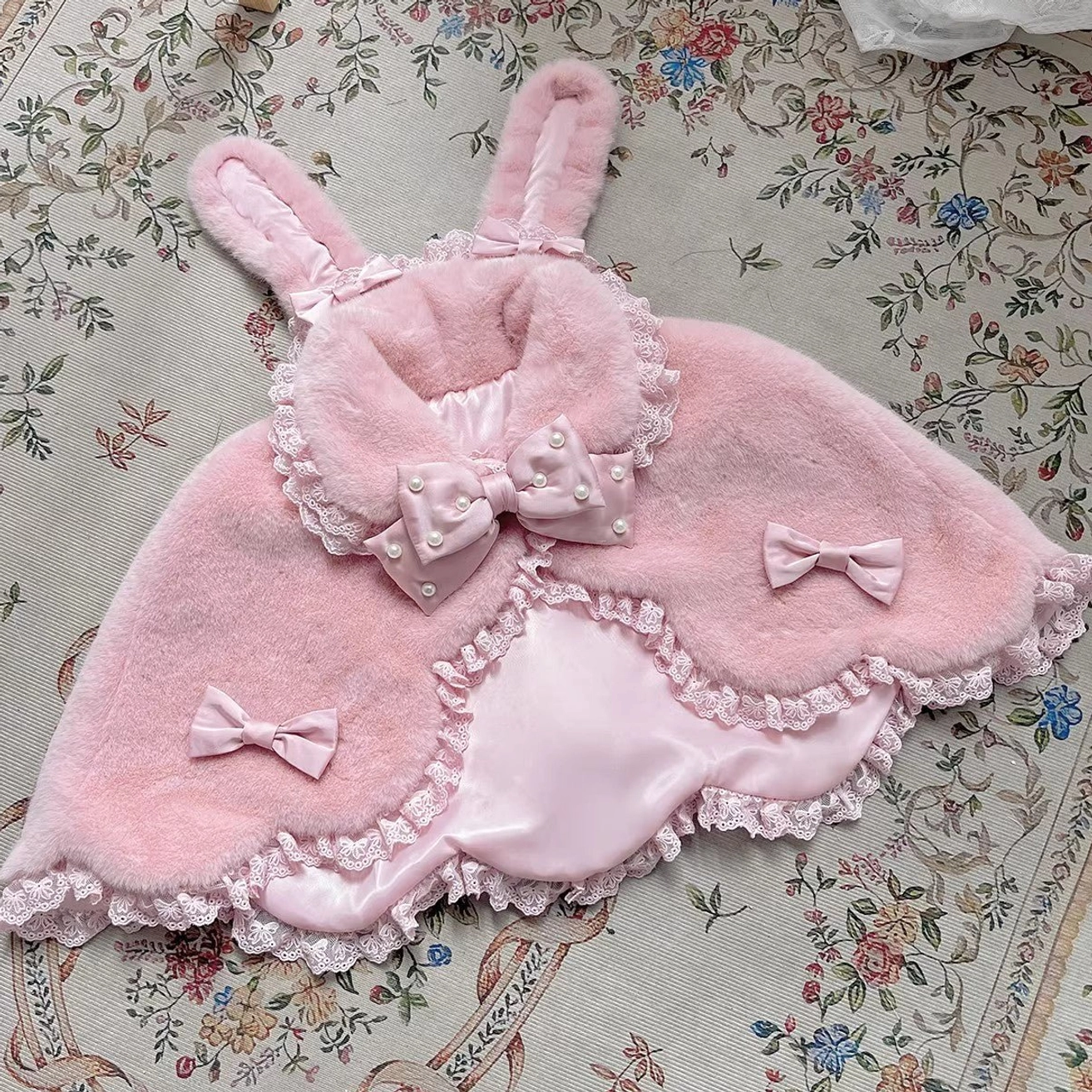 Light pink plush cape with matching light pink pearl-decorated bow Lolita winter style flat display