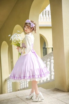 Light purple lolita jsk dress full body side-back view model posing european courtyard corridor bouquet matching hair accessory bow