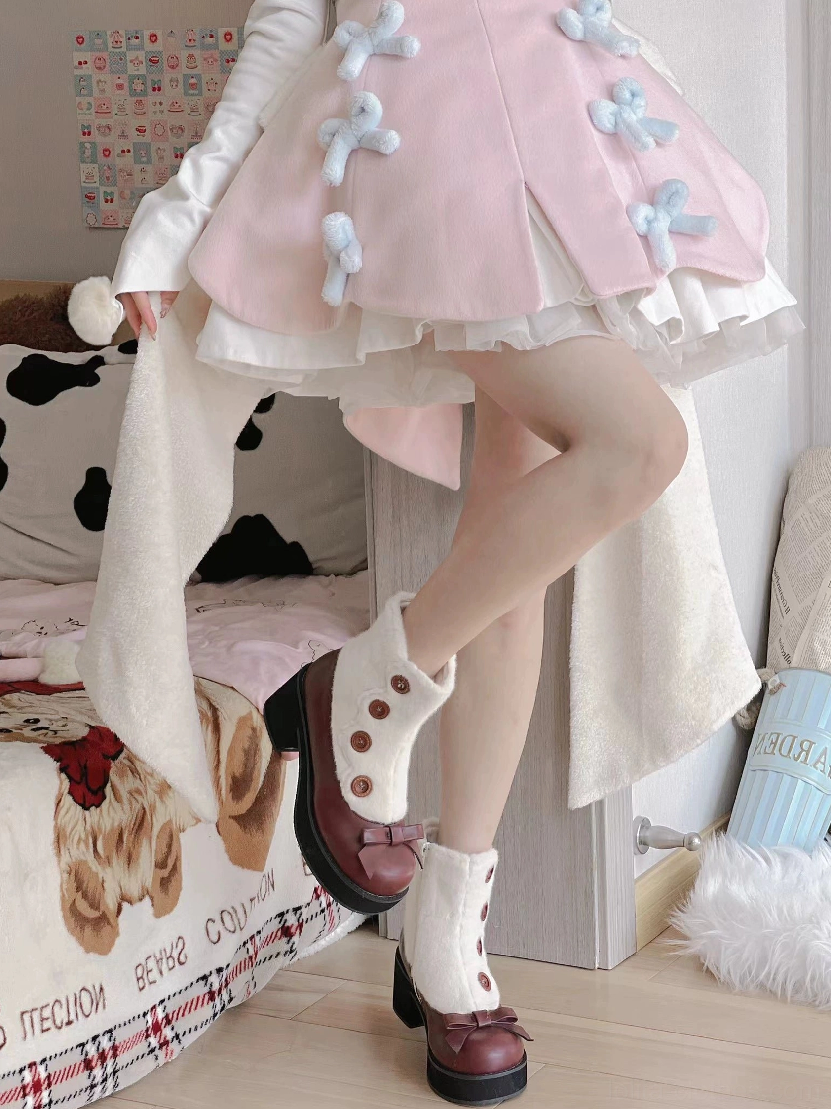 Lolita ankle boots back view faux fur cuff decorative buttons side zipper closure construction details