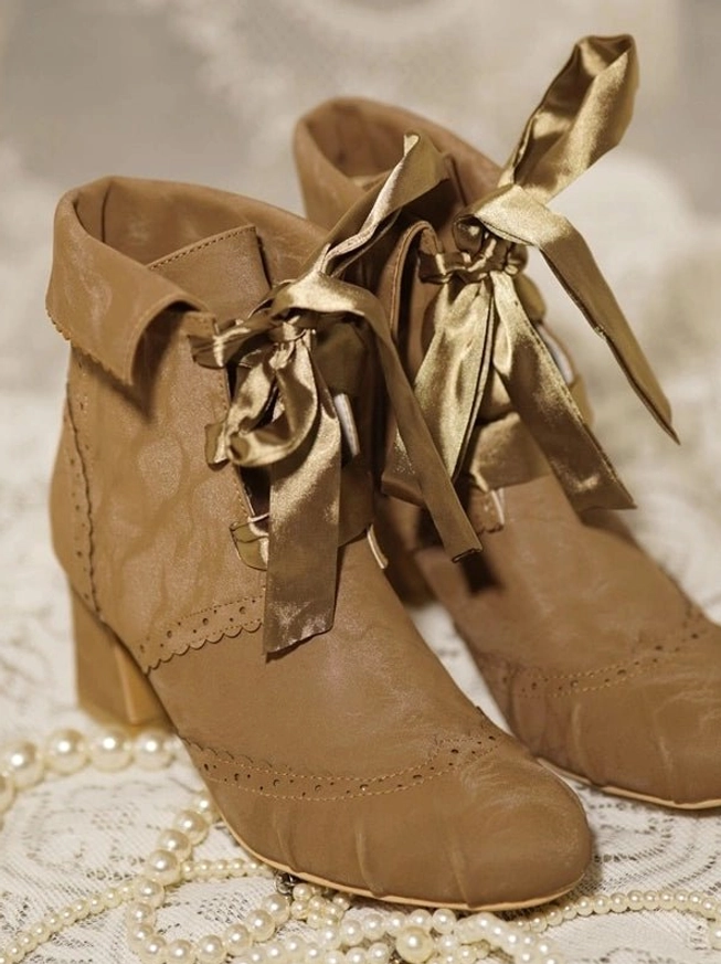 Lolita ankle boots fashion coordinate inspiration guide showcasing styling suggestions and community-recognized pairing options for different lolita substyles