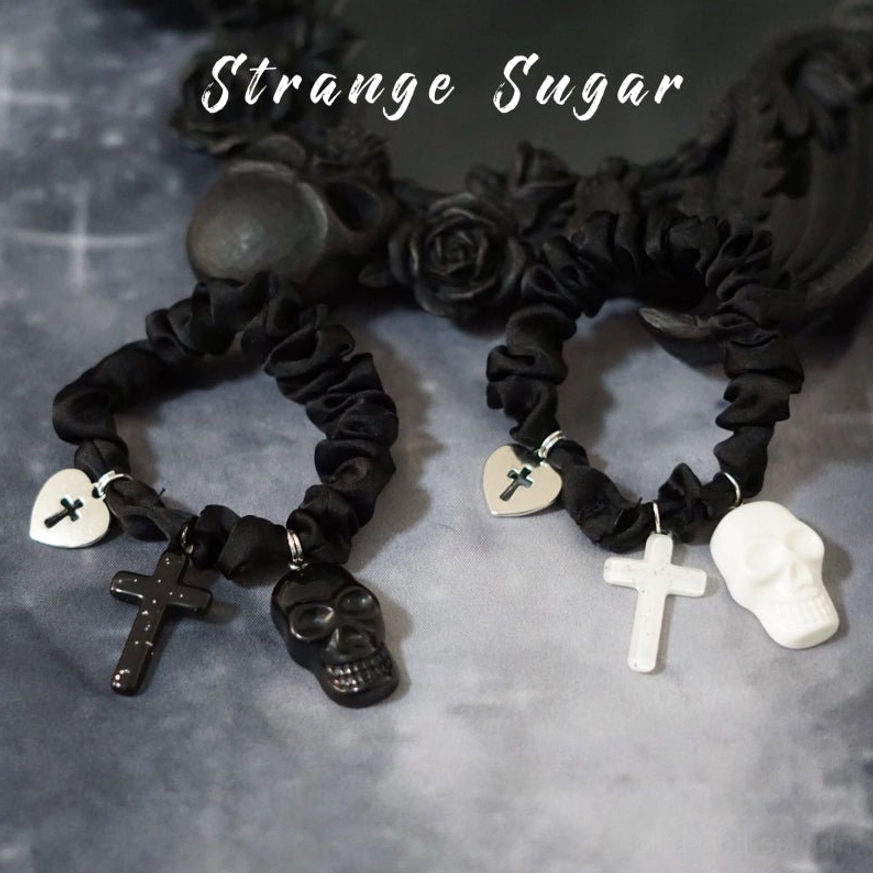 Lolita black hairband featuring gothic skull and cross design metal hardware