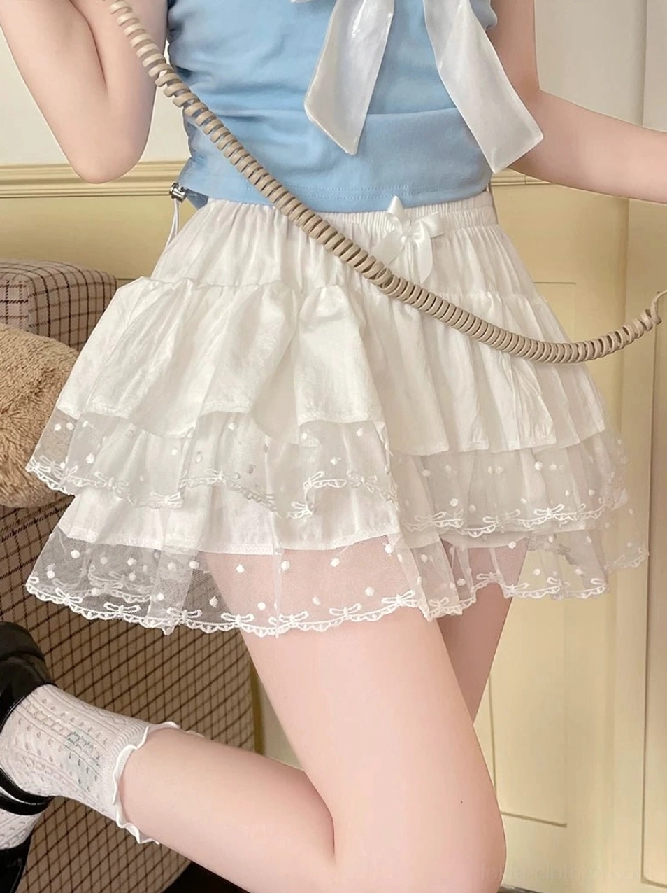 Lolita bloomers size chart measurement guide showing elastic waist range ruffle length sizing information and fit details for proper selection and comfortable Sweet Lolita wear