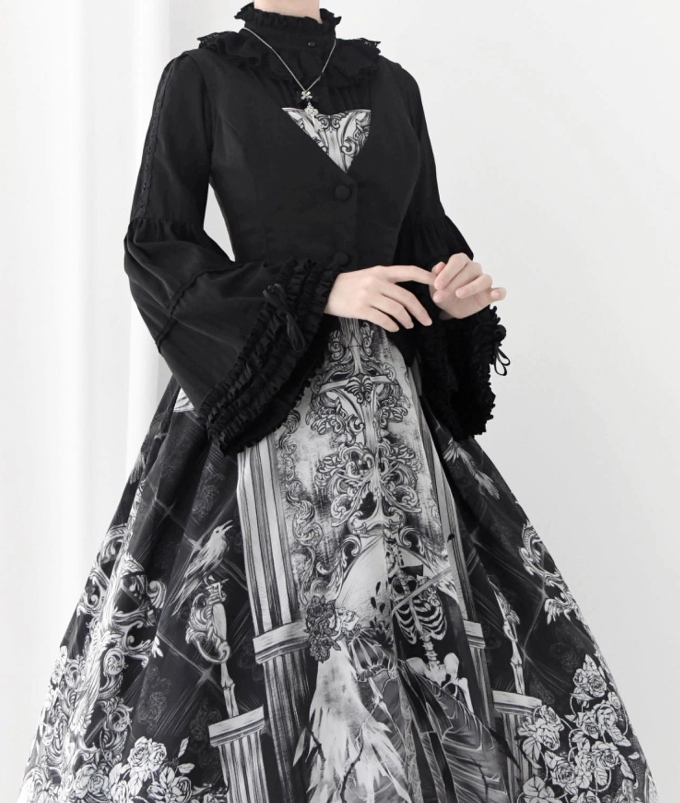 Adjustable Hime sleeve Lolita blouse detail shot showing drawstring adjustment mechanism, puff sleeve construction, and ruffled cuff embellishments for customizable silhouette