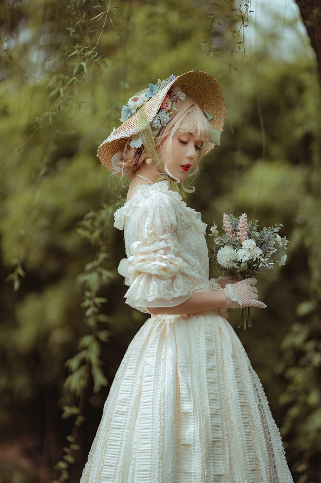 Lolita blouse with segmented lotus root sleeves and vintage aesthetic accessories styling
