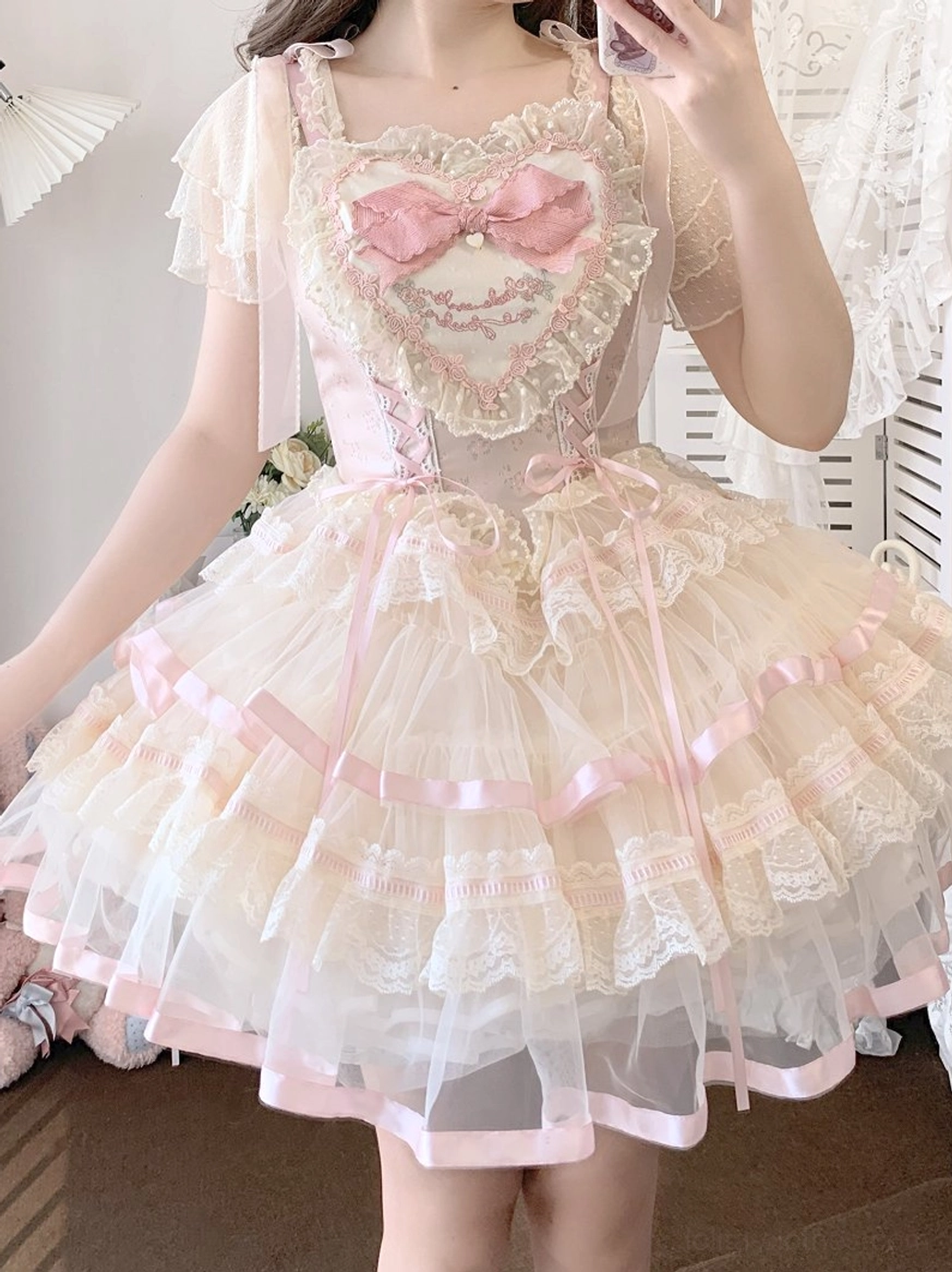 Lolita blouse size and fit comparison showing elastic waist comfort on multiple body types