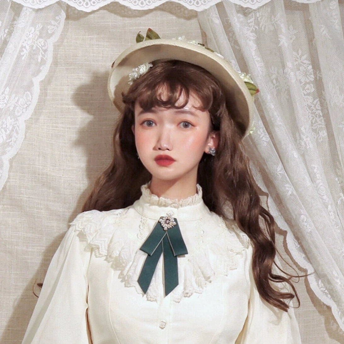 lolita-brooch-care-maintenance-storage-guide-preservation-tips-fabric-material-gemstone-cleaning